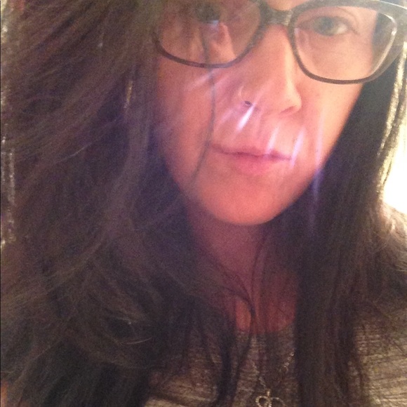 Meet your Posher, Tara - Picture 2 of 3